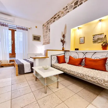 شقة Jackie's Little Stone House سبليت