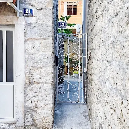 شقة Jackie's Little Stone House *