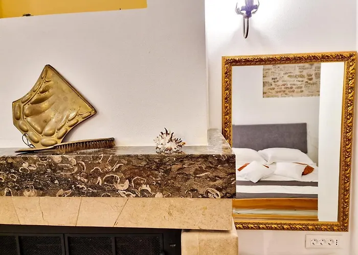 아파트 Jackie's Little Stone House *