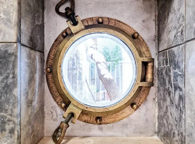 Jackie's Little Stone House Apartment