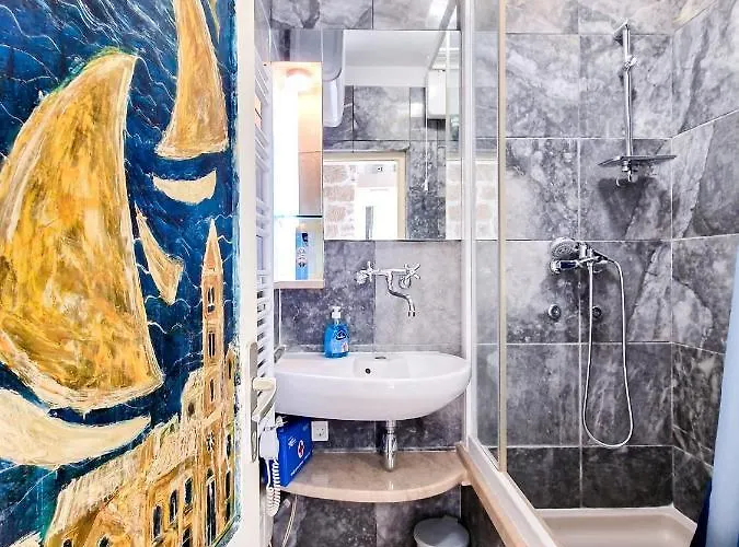 Apartment Jackie's Little Stone House *