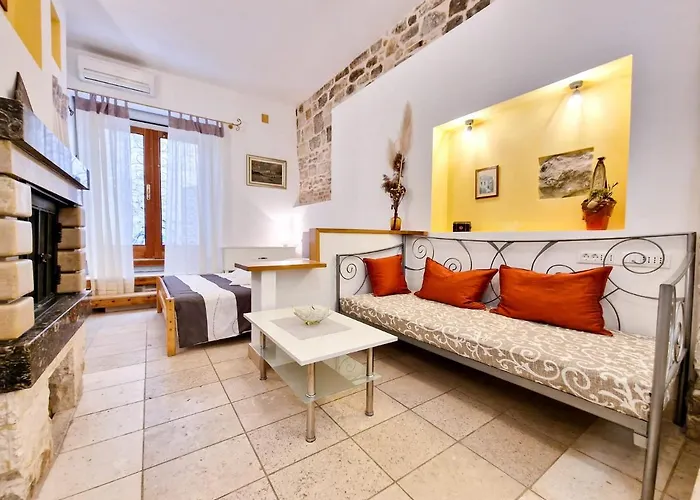 Apartment Jackie's Little Stone House Split