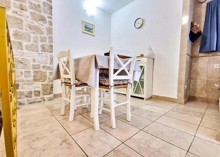 Apartment Jackie's Little Stone House *