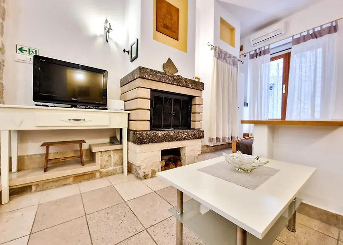 Jackie's Little Stone House *