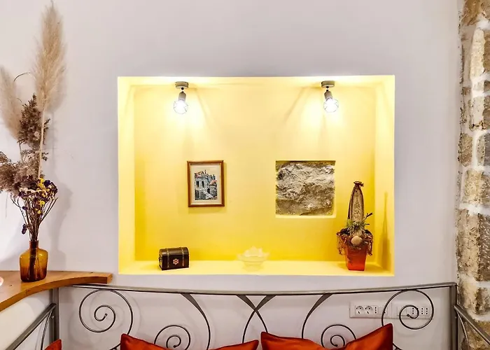 Jackie's Little Stone House Apartment