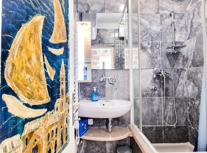 Jackie's Little Stone House Apartment