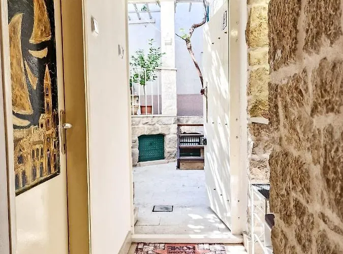 Jackie's Little Stone House Split