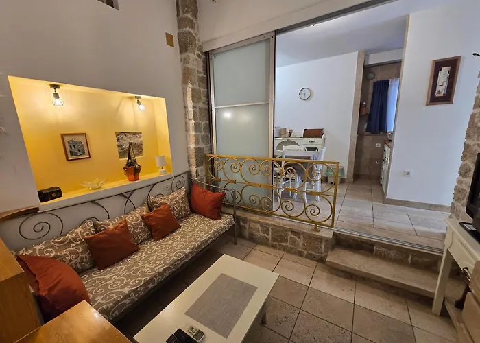 Jackie's Little Stone House Apartment *